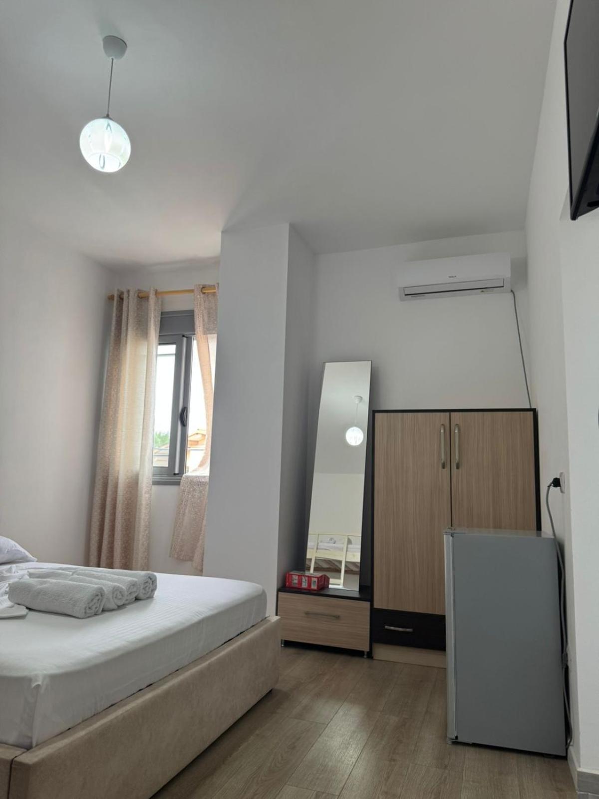 Vila Brilant Vlorë Buitenkant foto